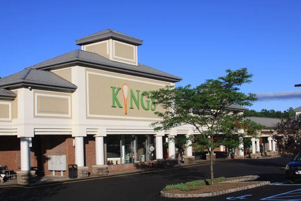Front of Kings Food Markets at Whitehouse Mall